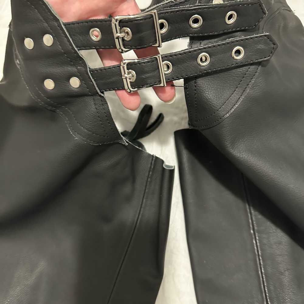 Leather Bombshell Motorcycle GoGo chaps - Picture 13 of 16